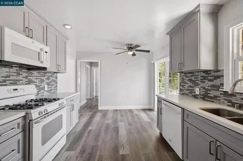 Kitchen - 111 Manor Dr, Bay Point, CA 94565 photo 3 of 4