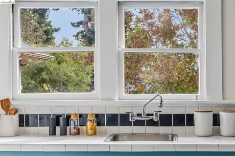 Kitchen - 2632 Hillegass Ave #D, Berkeley, CA 94704 photo 3 of 3