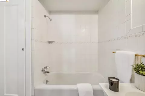 Bath - 2632 Hillegass Ave #D, Berkeley, CA 94704 photo 2 of 2