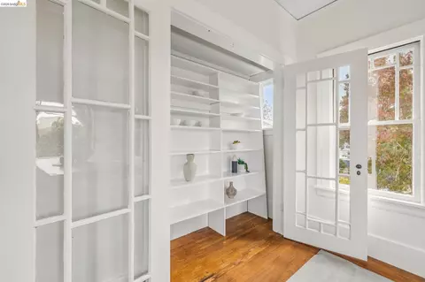 Entry Way - 2632 Hillegass Ave #D, Berkeley, CA 94704 photo 3 of 4