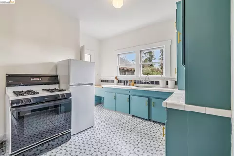 Kitchen - 2632 Hillegass Ave #D, Berkeley, CA 94704 photo 1 of 3