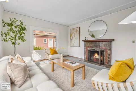 Living - 2632 Hillegass Ave #D, Berkeley, CA 94704 photo 4 of 5