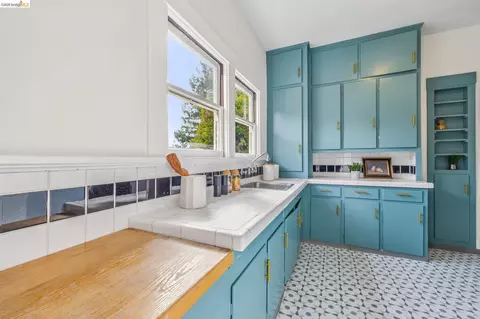 Other - 2632 Hillegass Ave #D, Berkeley, CA 94704 photo 4 of 9