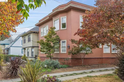 Exterior - 2632 Hillegass Ave #D, Berkeley, CA 94704 photo 2 of 4