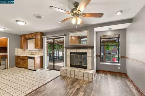 Living - Undisclosed, Martinez, CA 94553 photo 4 of 4