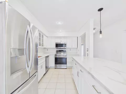 466 Crescent St #114, Oakland, CA 94610