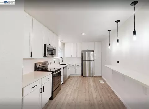 Kitchen - 632 N Stockton Ave, Ripon, CA 95366 photo 1 of 6