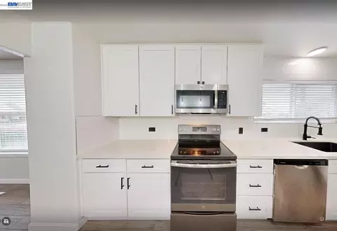 Kitchen - 632 N Stockton Ave, Ripon, CA 95366 photo 4 of 6