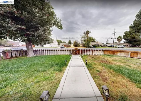 Exterior - 632 N Stockton Ave, Ripon, CA 95366 photo 4 of 4