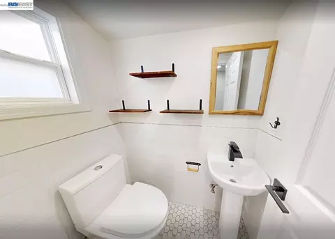 Bath - 632 N Stockton Ave, Ripon, CA 95366 photo 3 of 4