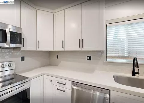 Kitchen - 632 N Stockton Ave, Ripon, CA 95366 photo 6 of 6
