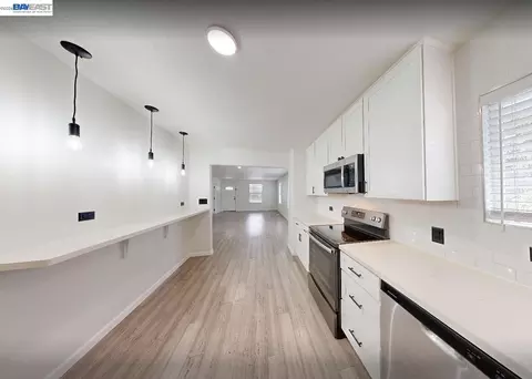 Kitchen - 632 N Stockton Ave, Ripon, CA 95366 photo 2 of 6