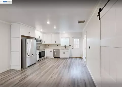 Kitchen - 632 N Stockton Ave, Ripon, CA 95366 photo 5 of 6