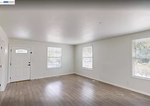 Living - 632 N Stockton Ave, Ripon, CA 95366 photo 1 of 3