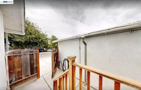 Exterior - 632 N Stockton Ave, Ripon, CA 95366 photo 2 of 4