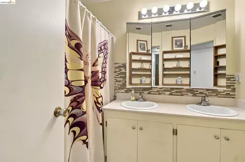 Bath - 3421 Hackamore Dr, Hayward, CA 94541 photo 4 of 4