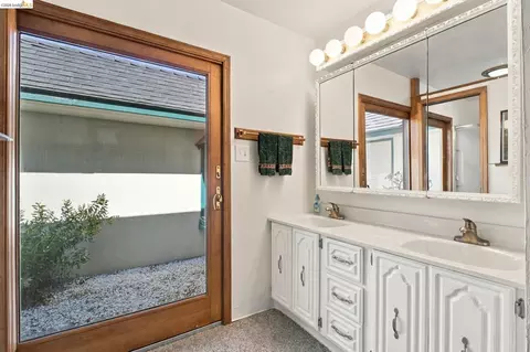 Bath - 3421 Hackamore Dr, Hayward, CA 94541 photo 1 of 4