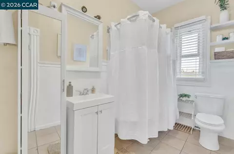 Bath - 5659 Adeline St, Oakland, CA 94608 photo 3 of 4