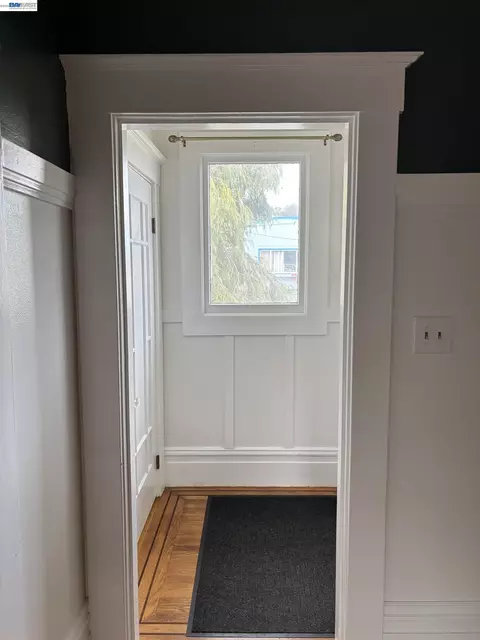 Entry Way - 387 Staples Ave, San Francisco, CA 94112 photo 3 of 6