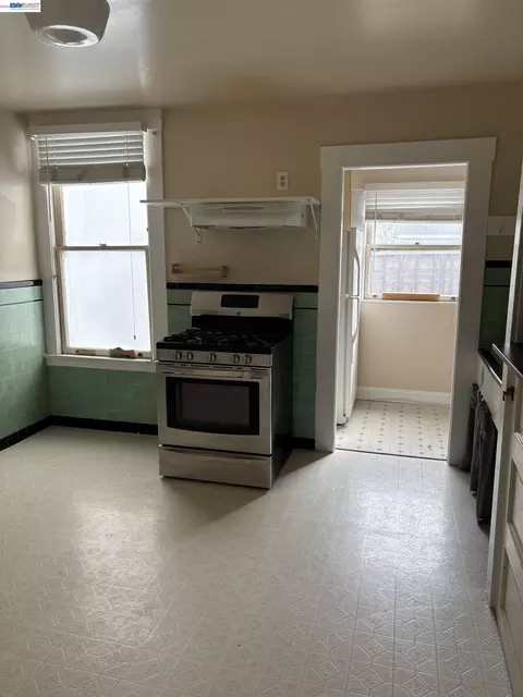 Kitchen - 387 Staples Ave, San Francisco, CA 94112 photo 1 of 2