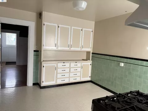 Kitchen - 387 Staples Ave, San Francisco, CA 94112 photo 2 of 2