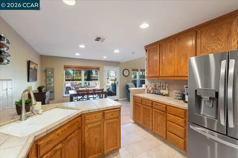 Kitchen - 7355 Briza Loop, San Ramon, CA 94582 photo 3 of 3