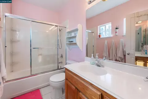 Bath - 7355 Briza Loop, San Ramon, CA 94582 photo 2 of 3