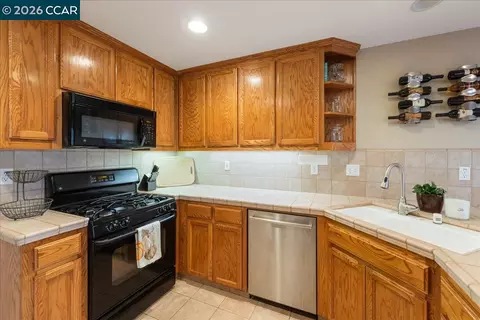 Kitchen - 7355 Briza Loop, San Ramon, CA 94582 photo 2 of 3
