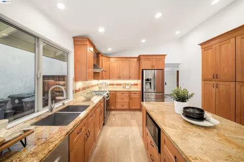 Kitchen - 11731 Betlen Dr, Dublin, CA 94568 photo 4 of 5