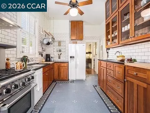 1014 Alhambra Ave, Martinez, CA 94553 photo 3