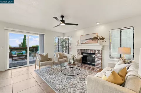 Living - 236 Clearview Dr, Vallejo, CA 94591 photo 3 of 4