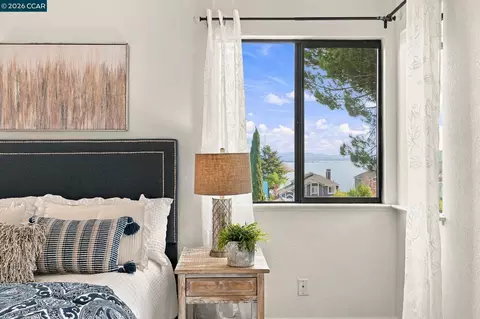 Bedroom - 236 Clearview Dr, Vallejo, CA 94591 photo 3 of 7