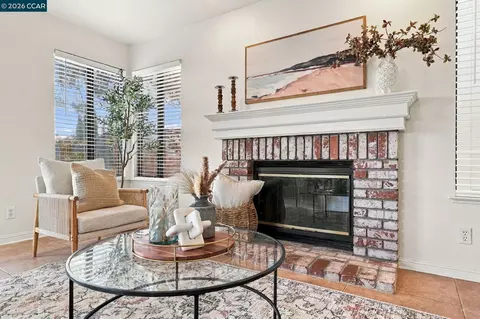 Living - 236 Clearview Dr, Vallejo, CA 94591 photo 4 of 4
