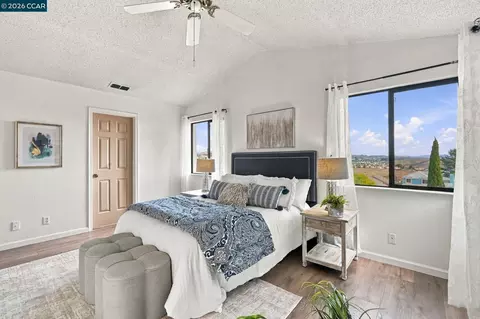 Bedroom - 236 Clearview Dr, Vallejo, CA 94591 photo 4 of 7