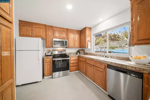 Kitchen - 3937 Highgate Way, Pittsburg, CA 94565 photo 3 of 3