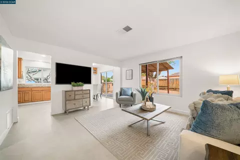 Living - 3937 Highgate Way, Pittsburg, CA 94565 photo 2 of 7