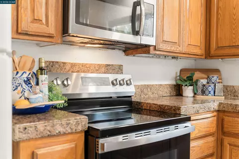 Kitchen - 3937 Highgate Way, Pittsburg, CA 94565 photo 2 of 3