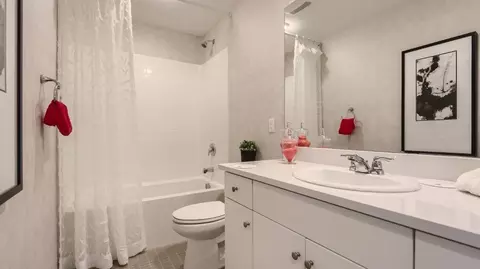 Bath - 30037 Gilmore St, Murrieta, CA 92563 photo 2 of 4