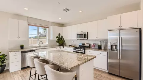 Kitchen - 30037 Gilmore St, Murrieta, CA 92563 photo 2 of 2