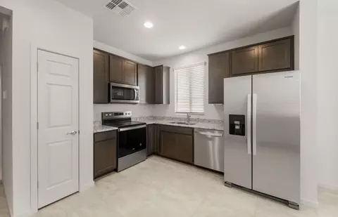 Kitchen - 1436 W Treasure Trl, Apache Junction, AZ 85120 photo 4 of 5