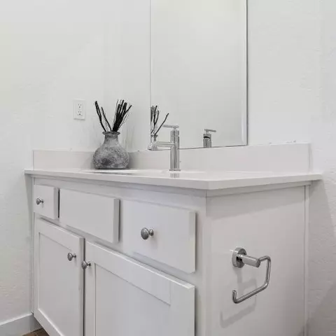 Bath - 1077 Cathedral Ct S, Madera, CA 93636 photo 3 of 5