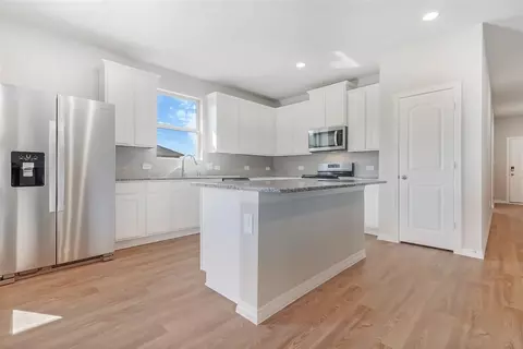 Kitchen - Plan Chestnut - 3146 Manchester Dr, Cleburne, TX 76031 photo 1 of 5