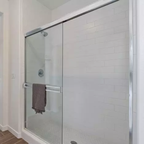 Bath - 1043 Summerset Ave, Clovis, CA 93619 photo 3 of 4