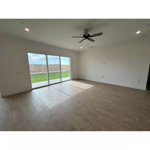 1236 Windmill Ave, Clovis, CA 93619 photo 3