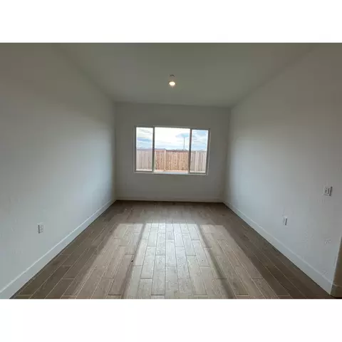 1236 Windmill Ave, Clovis, CA 93619 photo 4