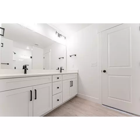Bath - 4707 S Olive Ave, Mapleton, UT 84664 photo 1 of 2