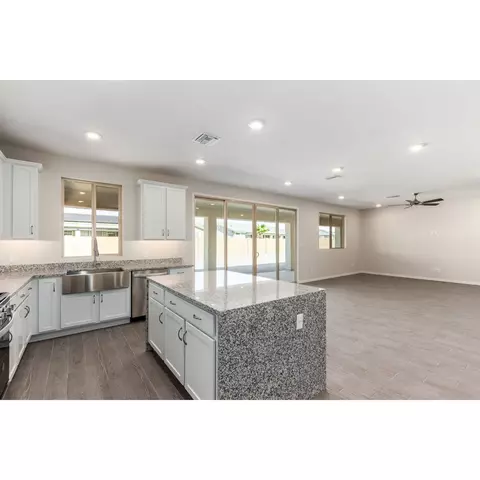 Kitchen - 14803 E 40th Pl, Yuma, AZ 85367 photo 9 of 11