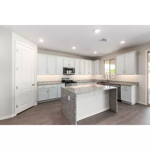 Kitchen - 14803 E 40th Pl, Yuma, AZ 85367 photo 5 of 11
