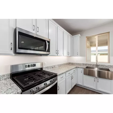 Kitchen - 14803 E 40th Pl, Yuma, AZ 85367 photo 7 of 11