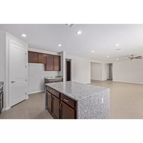 Kitchen - 14803 E 40th Pl, Yuma, AZ 85367 photo 2 of 11